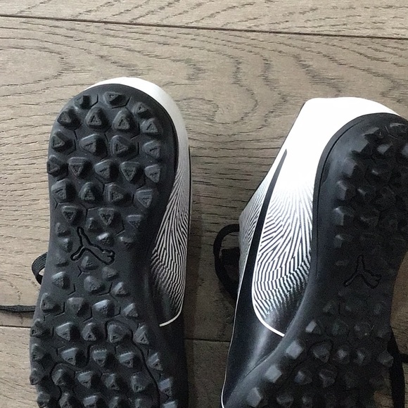 Pristine toddler soccer shoes - Picture 4 of 4